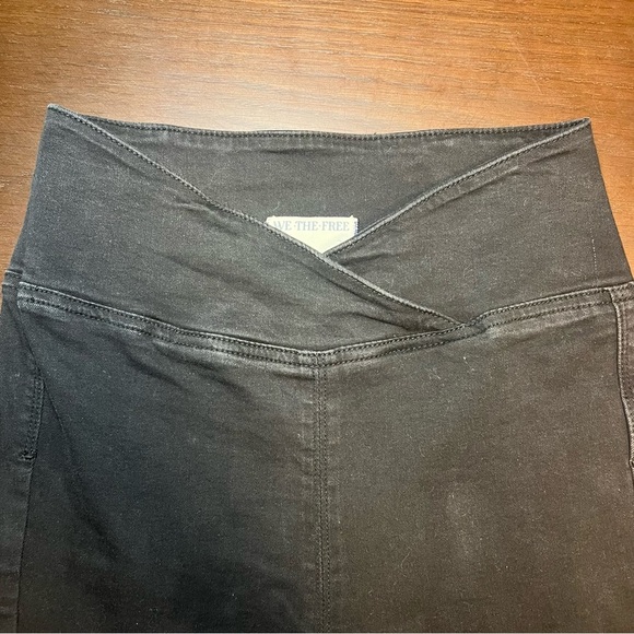 We The Free Venice Beach Flare Jeans. Black. Pull-on. Size 27. - Picture 3 of 10